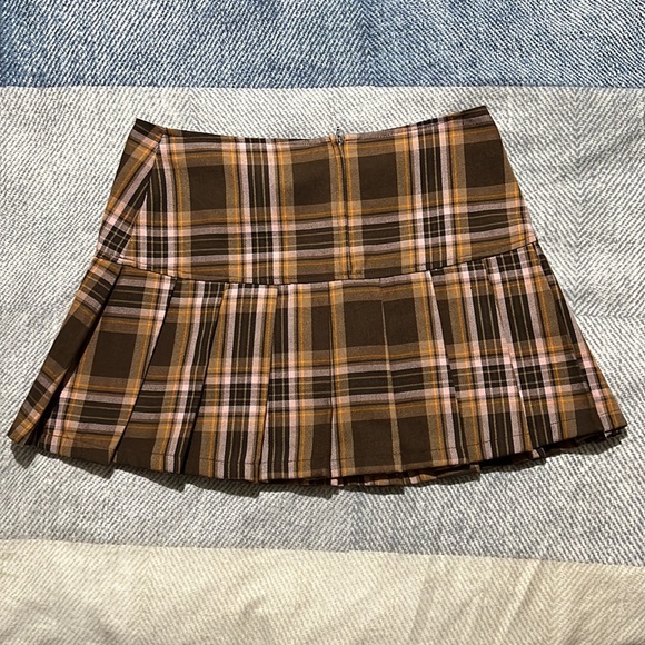 Retro Plaid Pleated Mini - Picture 2 of 6